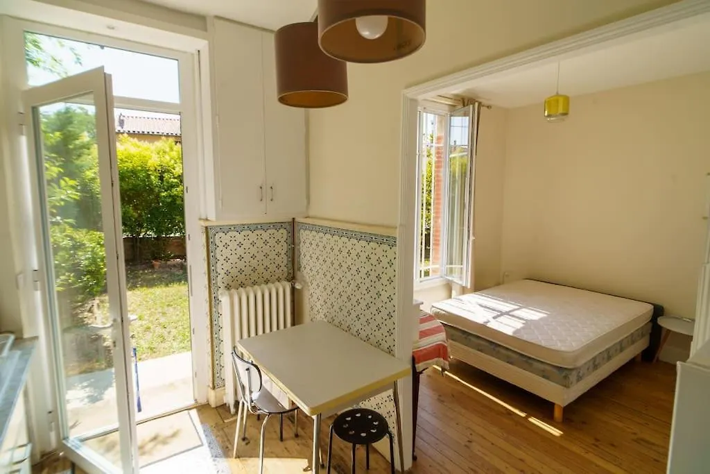 Studio Jardin A La Villa Odette Toulouse 0*,  France