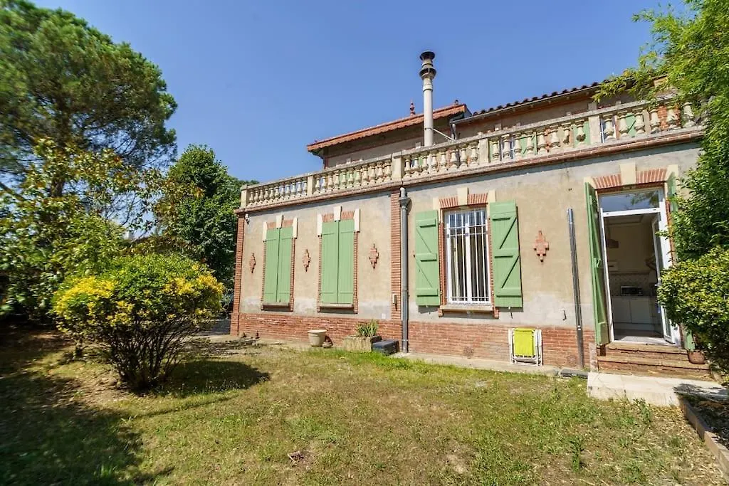 Studio Jardin A La Villa Odette contacts